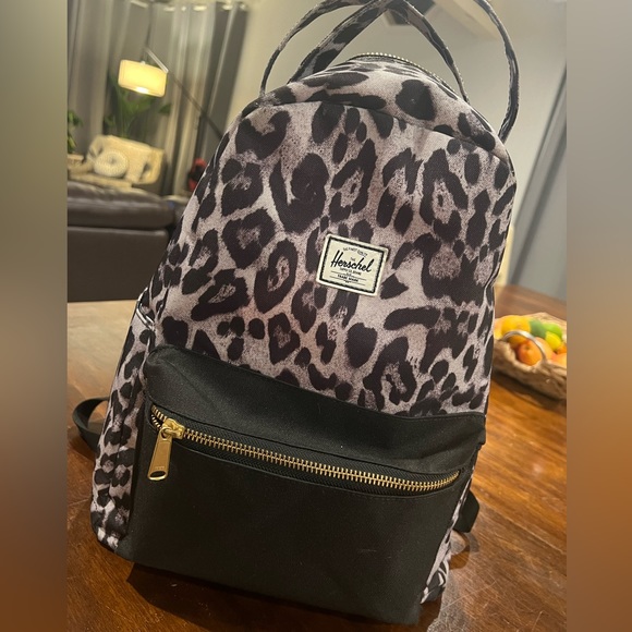 COPY - Herschel Backpack - Picture 1 of 3